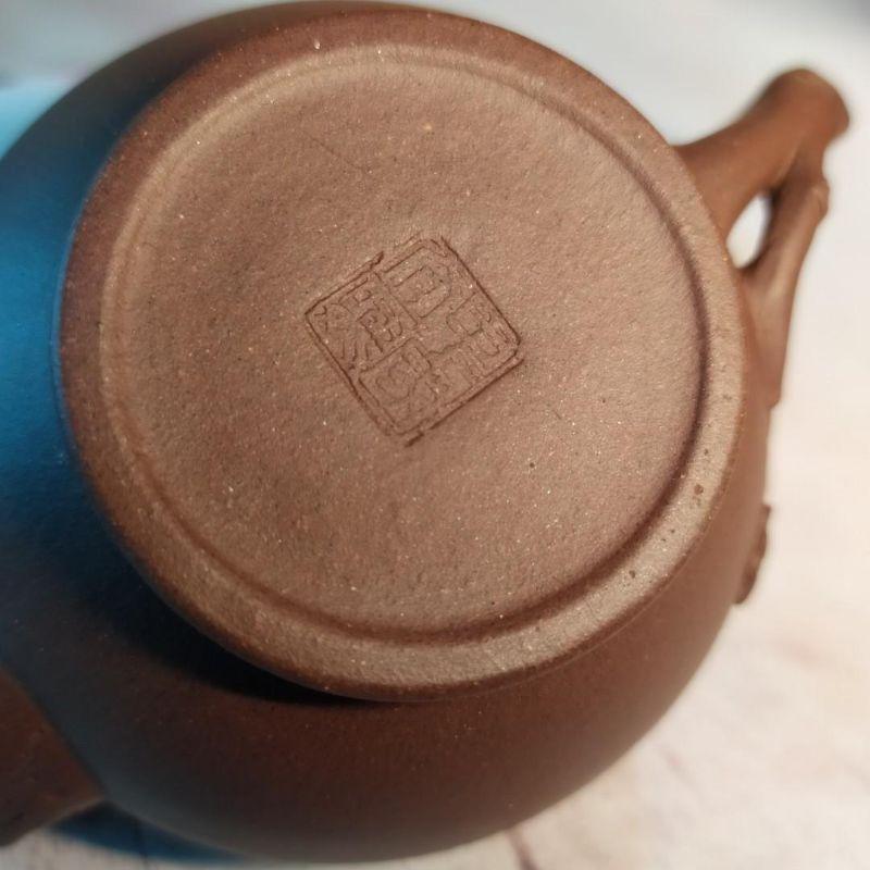 🍵宜興紫砂廠 紫泥 梅報春壺🍵壺名：梅報春底款：中國宜興 豆干章 蓋款：紅華 泥料：紫泥 宜興壺 紫砂壺 茶壺 茶具-細節圖7