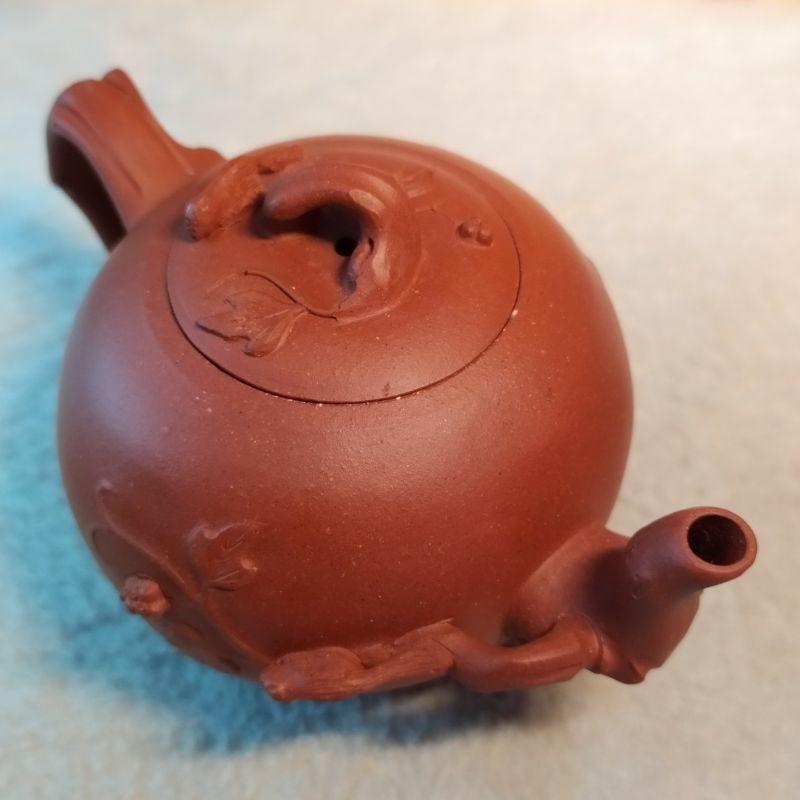 🍵紫砂一廠 清水泥 豐收壺🍵壺名：松鼠葡萄底款：中國宜興 豆干章蓋款：建新泥料：年糕土容量：約160cc-細節圖6
