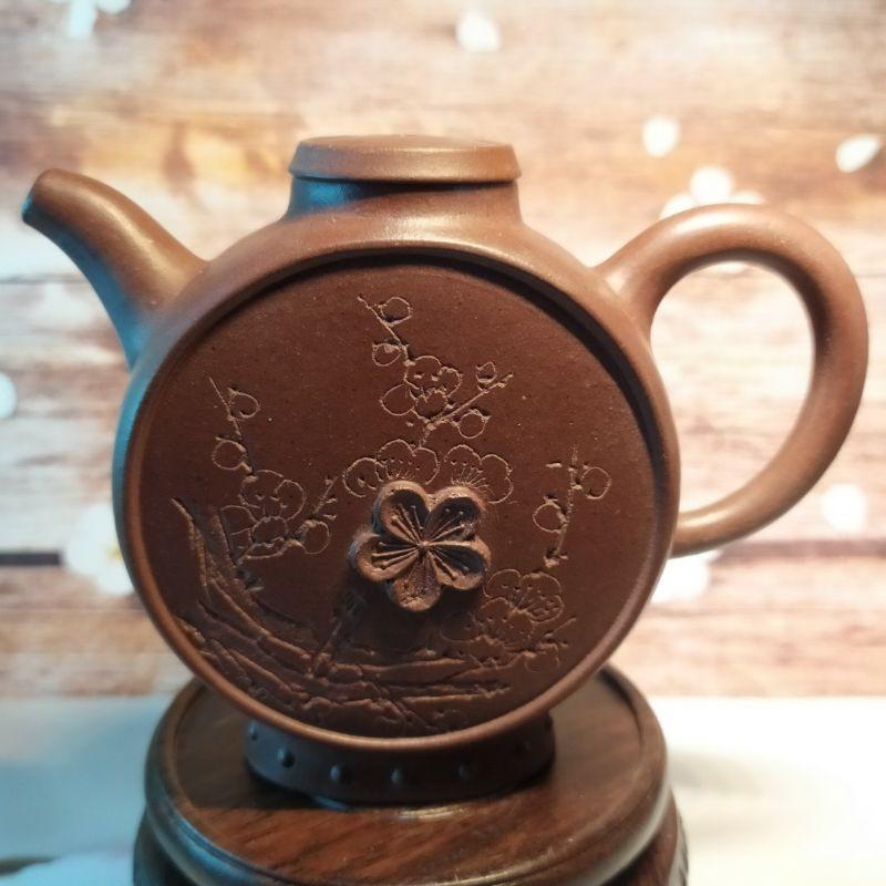 宜興紫砂 ‌🍵宜興紫砂82小品月中梅壺🍵出水單孔約85cc 紫泥底款：小順早期宜興壺