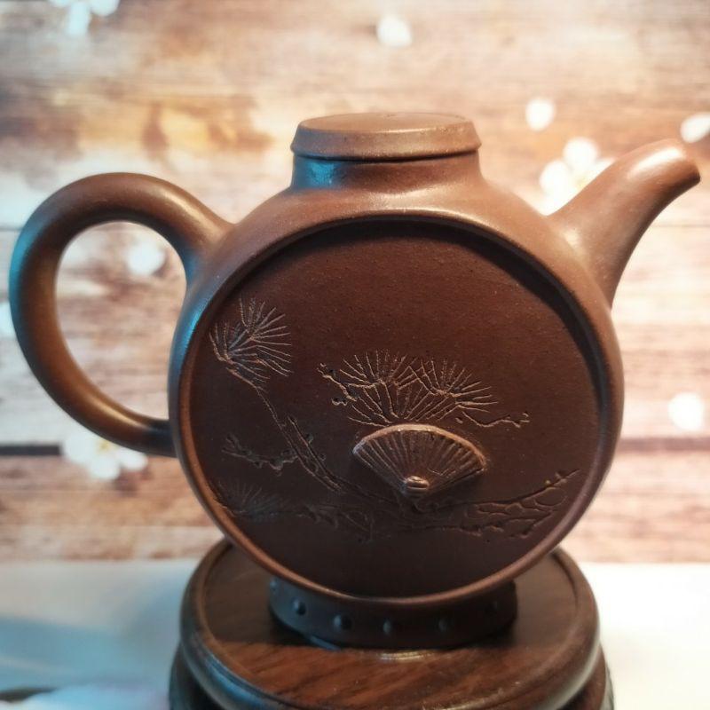 宜興紫砂壺 ‌🍵宜興紫砂82小品月中梅壺🍵出水單孔約85cc 紫泥底款：小順早期宜興壺