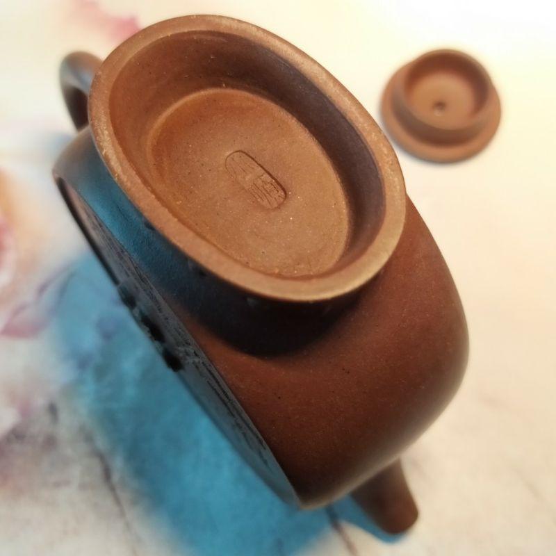 ‌🍵宜興紫砂82小品月中梅壺🍵出水單孔約85cc 紫泥底款：小順早期宜興壺