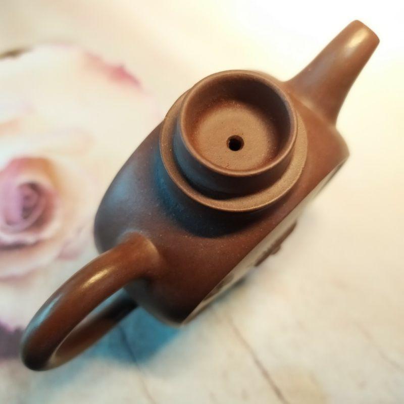 ‌🍵宜興紫砂82小品月中梅壺🍵出水單孔約85cc 紫泥底款：小順早期宜興壺