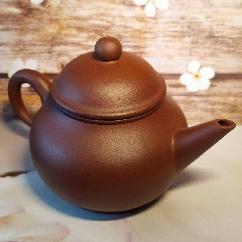🍵宜興紫砂廠 紫泥 芭樂壺🍵壺名：芭樂水平壺 底款：中國宜興 泥料：紫泥 容量：約160cc 宜興壺 紫砂壺 茶壺 茶具-細節圖4