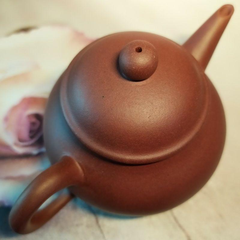 🍵宜興紫砂廠 紫泥 芭樂壺🍵壺名：芭樂水平壺 底款：中國宜興 泥料：紫泥 容量：約160cc 宜興壺 紫砂壺 茶壺 茶具-細節圖6