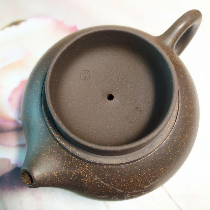 🍵精品 黑鐵砂 西施壺🍵壺名：西施壺 底款：蘆興龍 陶刻：竹 泥料：黑鐵砂 容量：約260cc 出水：蜂巢球孔-細節圖9