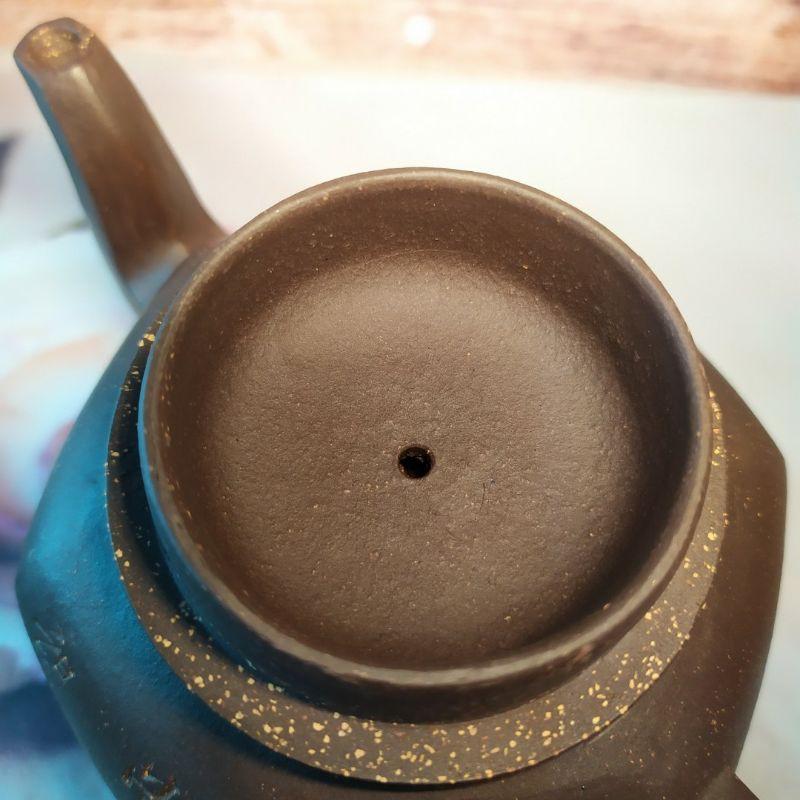 🍵早期慕古 紫泥 六方獅球壺🍵 壺名：六方獅球壺 底款：趙梁泥料：紫泥容量：約500cc出水：單孔-細節圖2