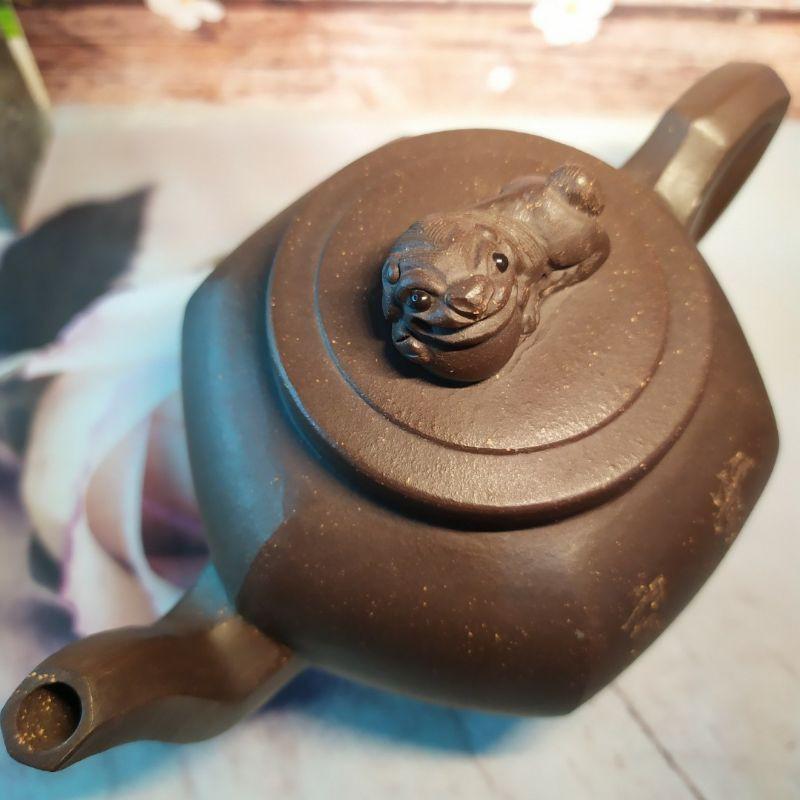 🍵早期慕古 紫泥 六方獅球壺🍵 壺名：六方獅球壺 底款：趙梁泥料：紫泥容量：約500cc出水：單孔-細節圖8