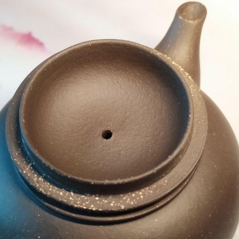 🍵紫砂廠 黑紫砂 鴿嘴水平壺🍵底款：中國宜興 4:6章 出水：蜂巢球孔 宜興 宜興壺 紫砂壺 茶壺 茶具-細節圖7