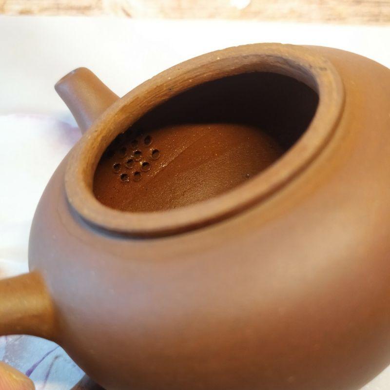 🍵宜興紫砂廠 紅土 側把鴿嘴水平壺🍵壺名：側把鴿嘴水平壺底款：中國宜興 出水：14孔 宜興 宜興壺 紫砂壺 茶壺 茶具-細節圖7