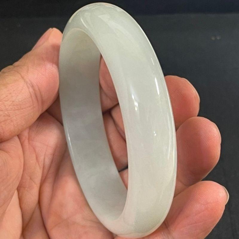 💠大圈口貴婦平安鐲💠天然緬甸玉A貨翡翠-21圍 淡底色 大手圍 手鐲 手環 玉鐲 翡翠手鐲 附國際寶石鑑定證書母親節禮物-細節圖2