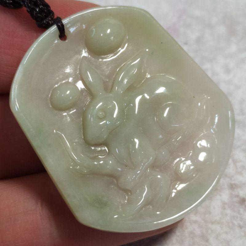🐇揚眉吐氣🐇天然緬甸玉A貨翡翠-秋香色 精雕 玉兔/兔子 玉牌 現貨實拍特價【92jade 遇見善緣】new jeans-細節圖4