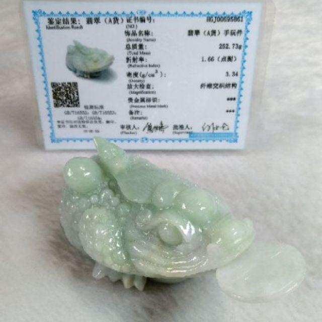 🐸招財聚寶🐸天然緬甸玉A貨翡翠-豆綠 立體精雕 三腳金蟾 擺件(附證書)現貨實拍優惠特價【92jade 遇見善緣】-細節圖3