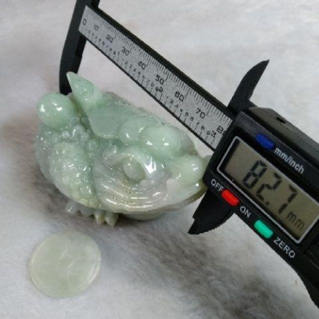 🐸招財聚寶🐸天然緬甸玉A貨翡翠-豆綠 立體精雕 三腳金蟾 擺件(附證書)現貨實拍優惠特價【92jade 遇見善緣】-細節圖9