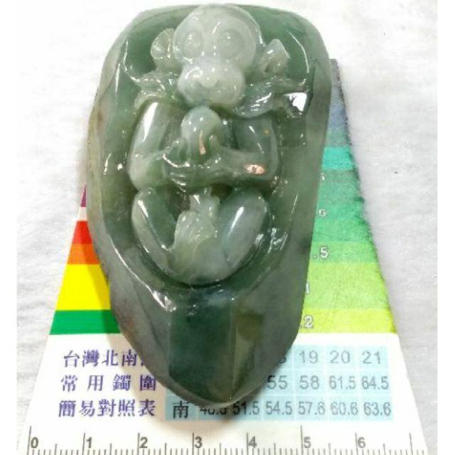 🐒好彩頭🐒天然緬甸玉A貨翡翠-冰油青帶黑皮 精工深雕 靈猴獻桃 手把件【92jade 遇見善緣】現貨特惠-細節圖2