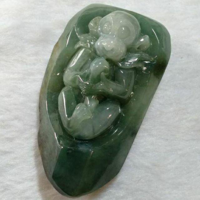 🐒好彩頭🐒天然緬甸玉A貨翡翠-冰油青帶黑皮 精工深雕 靈猴獻桃 手把件【92jade 遇見善緣】現貨特惠-細節圖3
