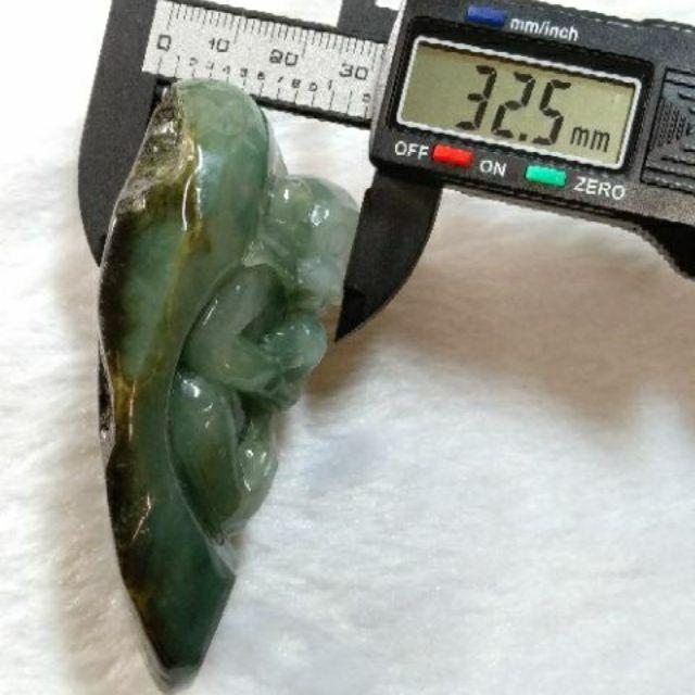 🐒好彩頭🐒天然緬甸玉A貨翡翠-冰油青帶黑皮 精工深雕 靈猴獻桃 手把件【92jade 遇見善緣】現貨特惠-細節圖9