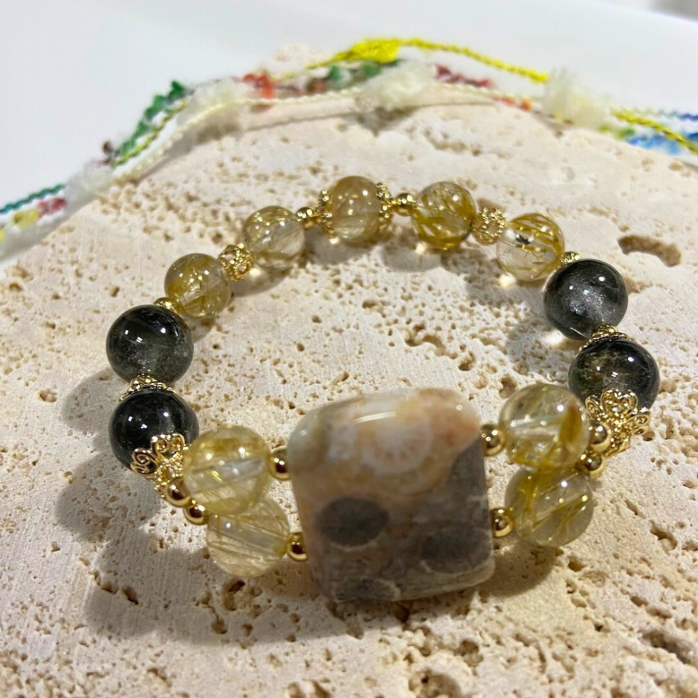 ﾟ･*:.｡.癒見.｡.:*･゜《海洋寶藏系列》菊花石┃鈦晶┃綠幽靈┃偏財┃旺事業┃助思考┃設計款水晶手鍊-細節圖2