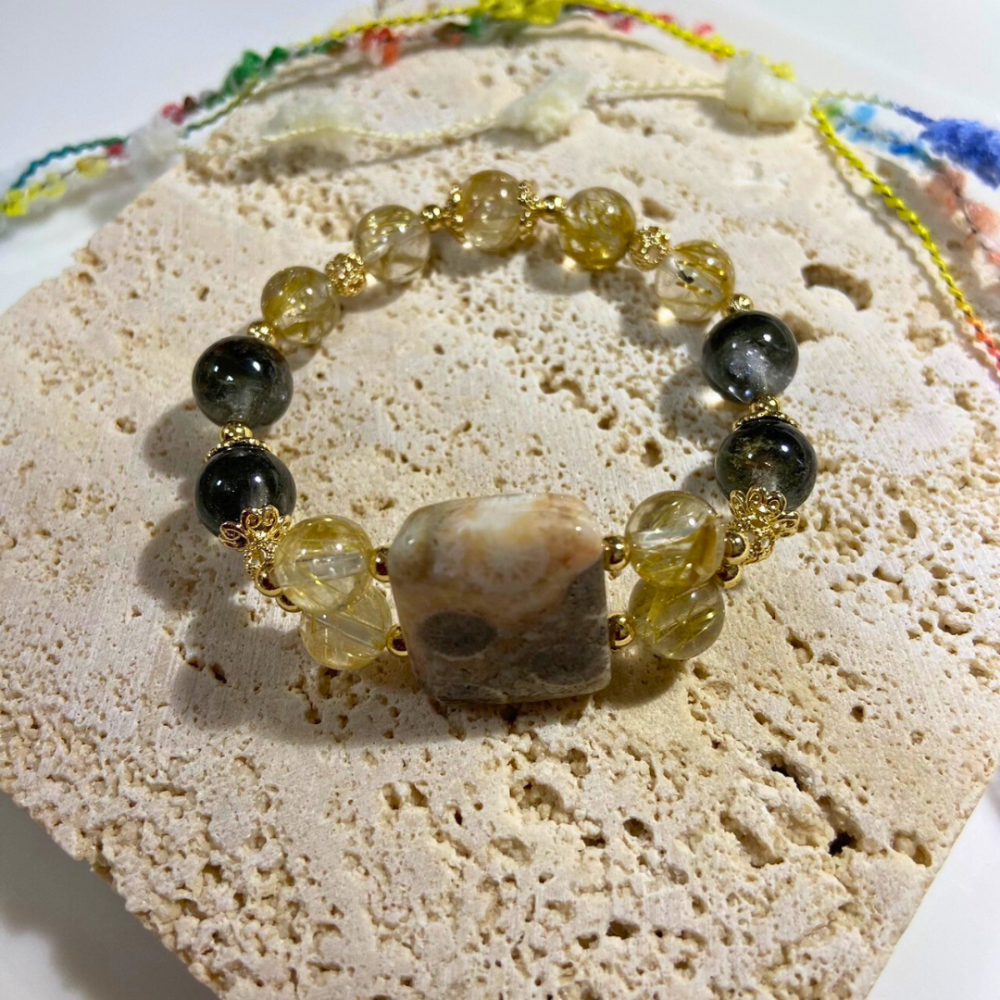 ﾟ･*:.｡.癒見.｡.:*･゜《海洋寶藏系列》菊花石┃鈦晶┃綠幽靈┃偏財┃旺事業┃助思考┃設計款水晶手鍊-細節圖3