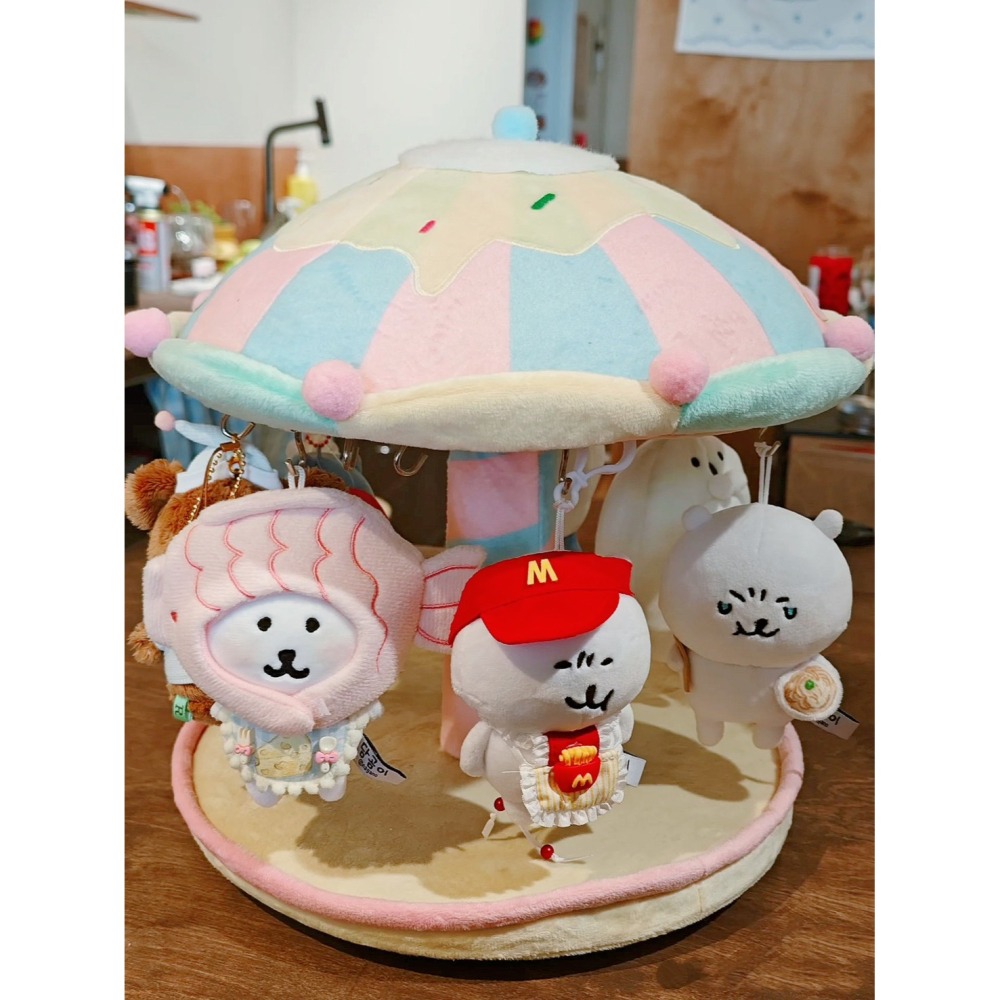 可愛旋轉木馬掛飾展示架 可愛玩偶展示台 桌面收納裝飾 桌上型旋轉公仔展示架 吊飾玩偶擺拍神器-細節圖3