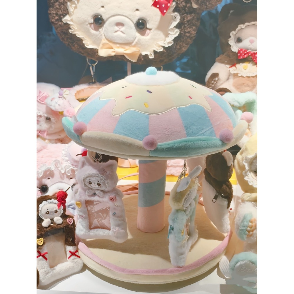 可愛旋轉木馬掛飾展示架 可愛玩偶展示台 桌面收納裝飾 桌上型旋轉公仔展示架 吊飾玩偶擺拍神器-細節圖4