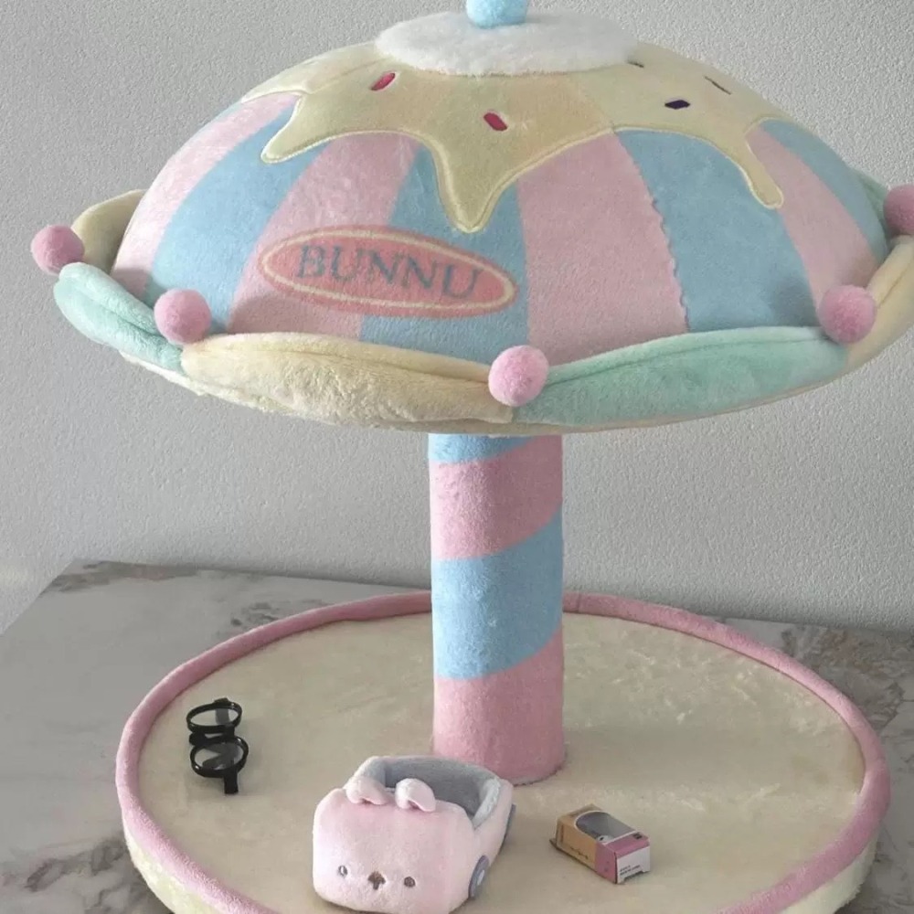 可愛旋轉木馬掛飾展示架 可愛玩偶展示台 桌面收納裝飾 桌上型旋轉公仔展示架 吊飾玩偶擺拍神器-細節圖7