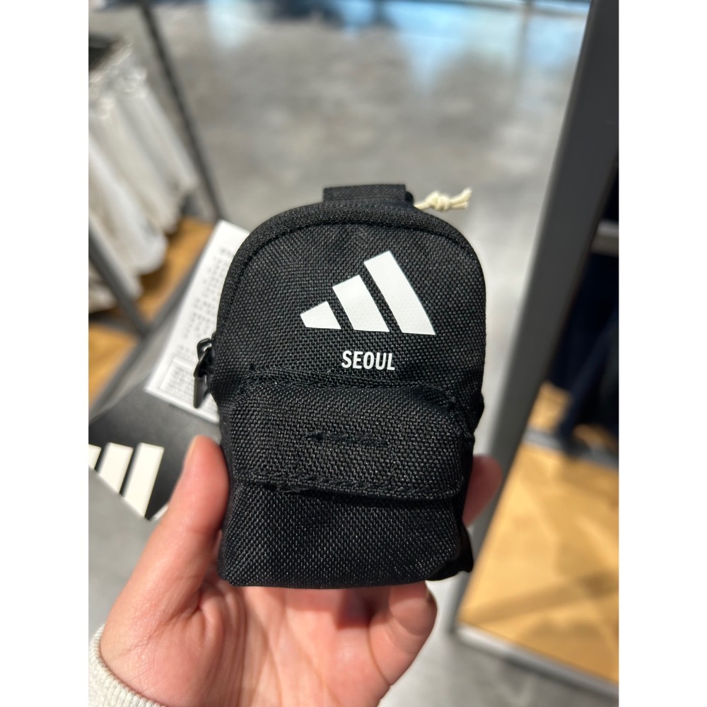 「在台現貨」 🇰🇷 Adidas 首爾限定 迷你後背包 環保袋 摺疊購物袋 零錢包 耳機包 小後背包 造型掛飾 現貨-細節圖3