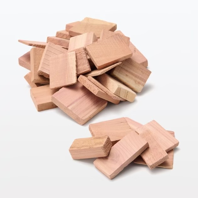 現貨日本無印良品 紅雪松 天然防蟲 除臭 附砂紙 20入 塊狀 200g 日本限定 日本無印 衣櫃防蟲-細節圖2