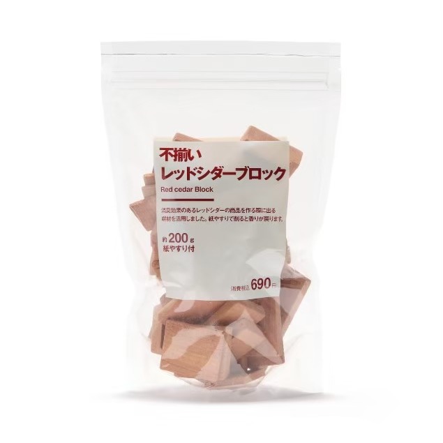 現貨日本無印良品 紅雪松 天然防蟲 除臭 附砂紙 20入 塊狀 200g 日本限定 日本無印 衣櫃防蟲-規格圖7