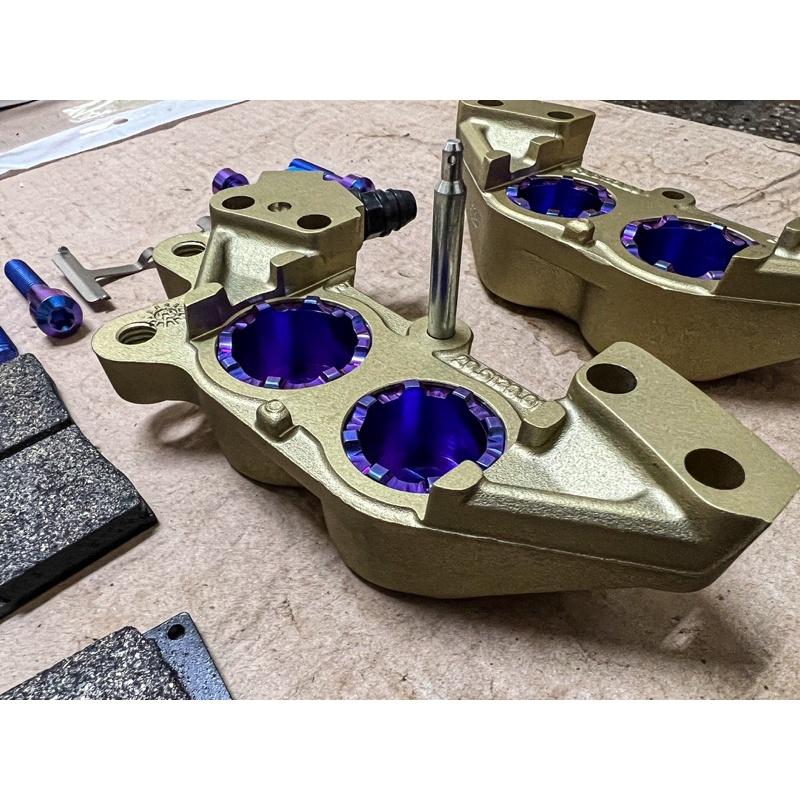 BREMBO 基本對四+鈦合金活塞+鈦合金螺絲+插銷+洩氣螺絲套餐-細節圖9