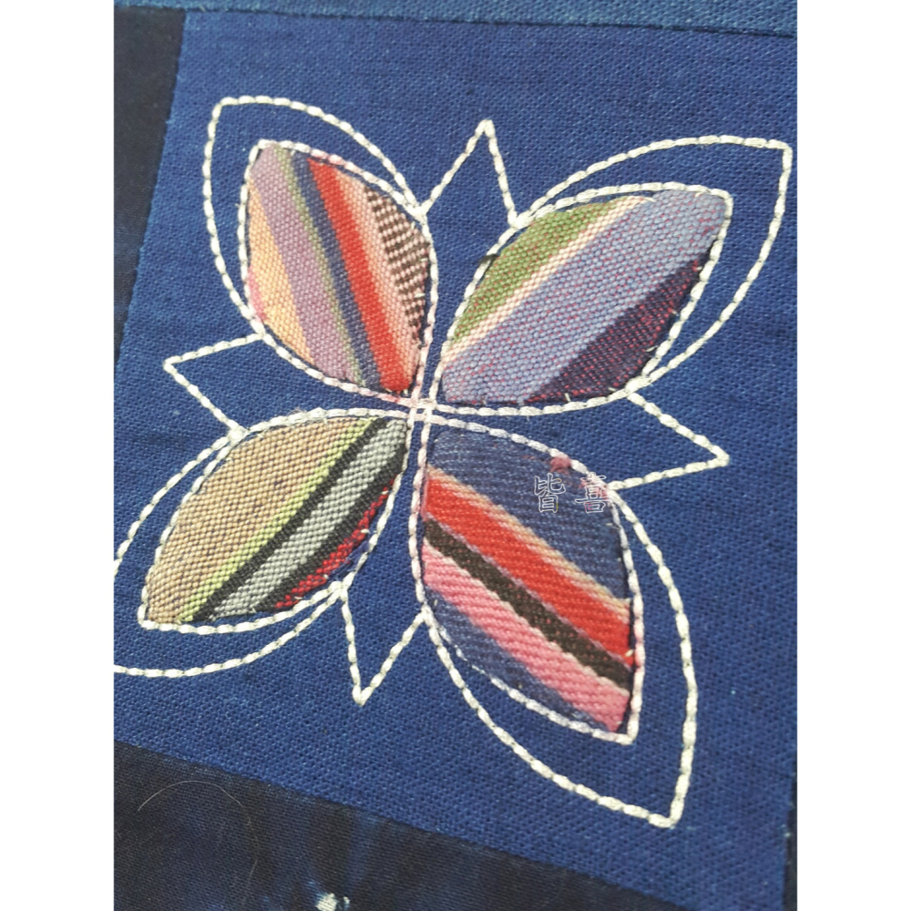 B03手作包包｜藍染拼布手作包｜雙面肩背包｜紮染/貼布手作包｜棉布手工包｜拉鍊大開口｜硬挺厚襯可裝平板/小筆電｜正反不同-細節圖2