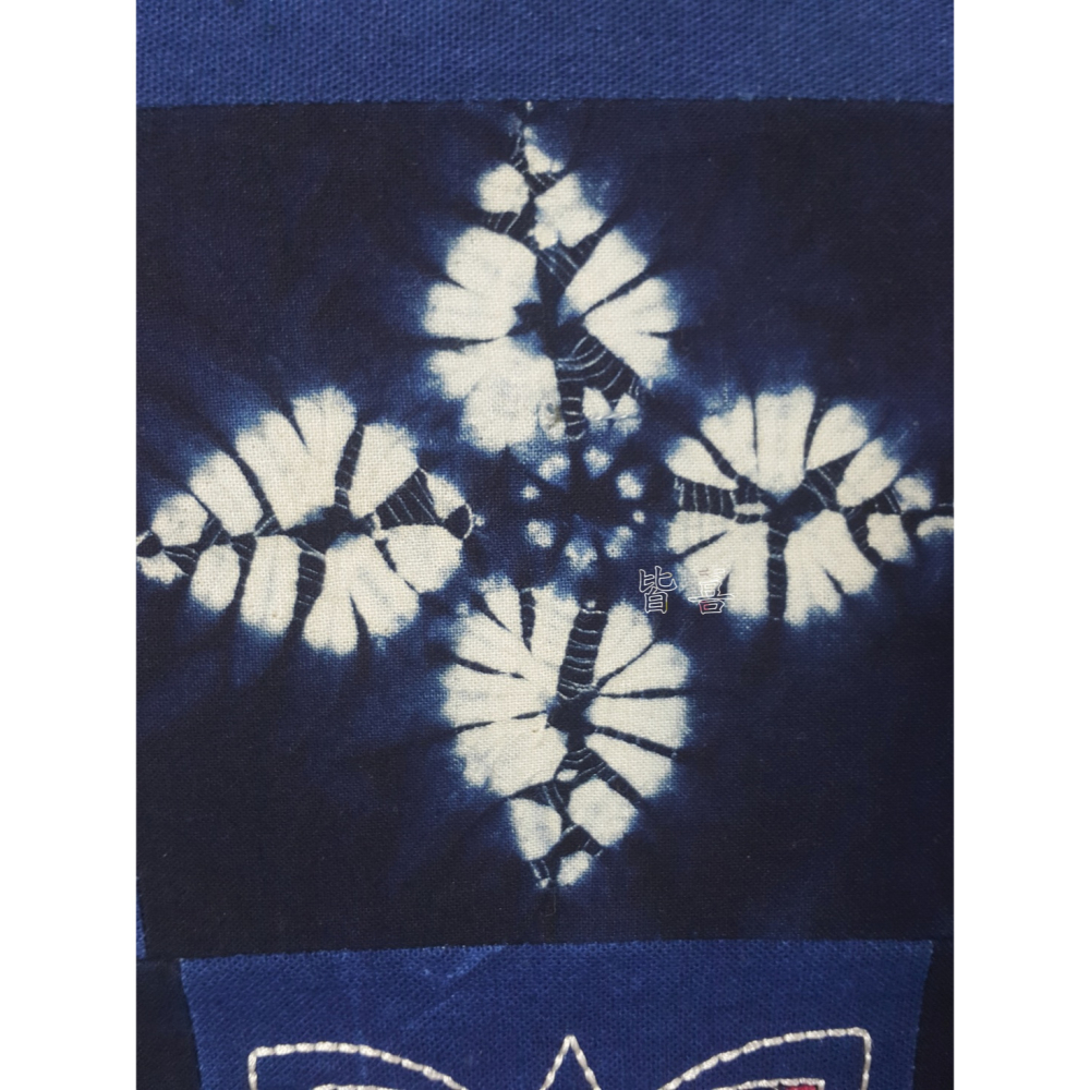 B03手作包包｜藍染拼布手作包｜雙面肩背包｜紮染/貼布手作包｜棉布手工包｜拉鍊大開口｜硬挺厚襯可裝平板/小筆電｜正反不同-細節圖3