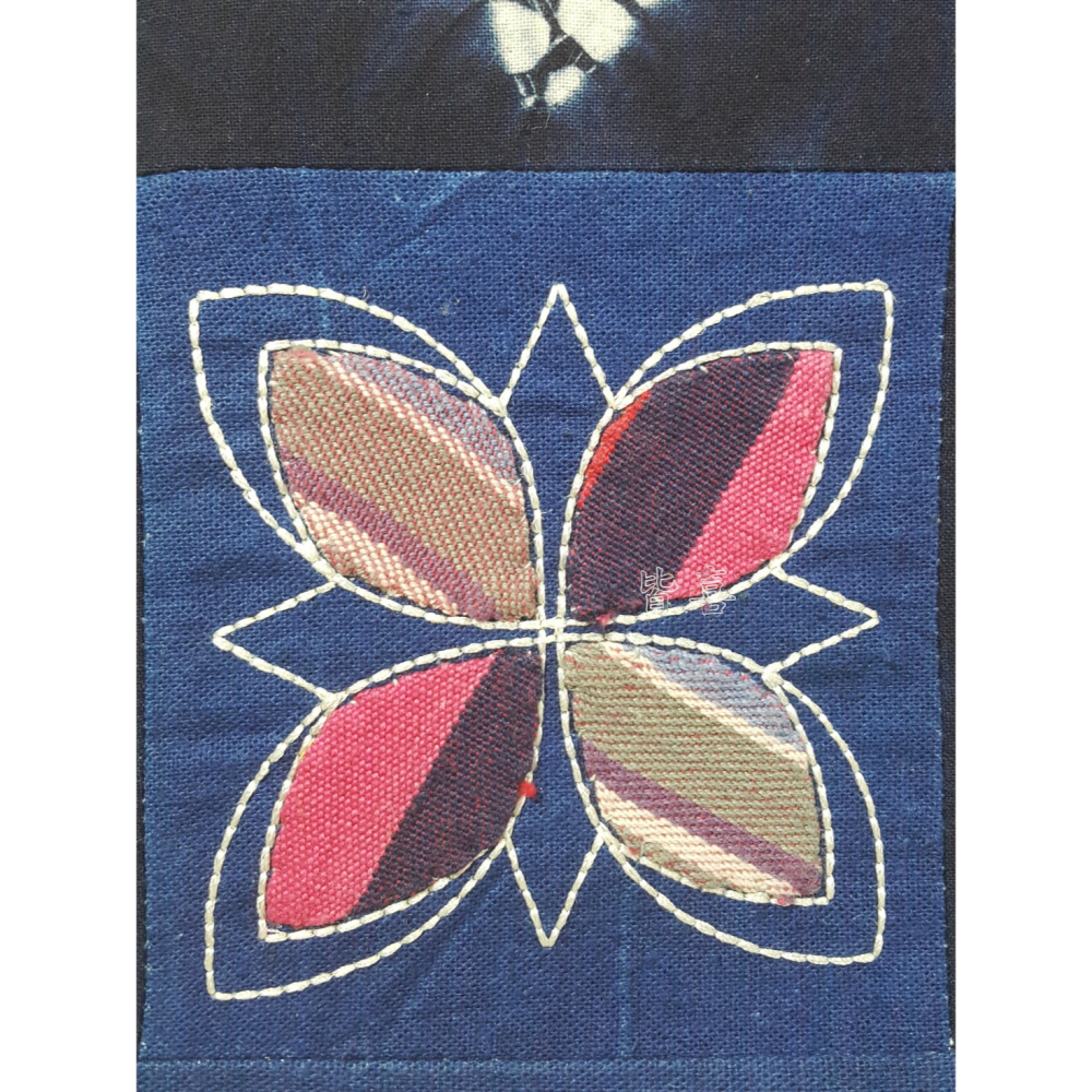 B03手作包包｜藍染拼布手作包｜雙面肩背包｜紮染/貼布手作包｜棉布手工包｜拉鍊大開口｜硬挺厚襯可裝平板/小筆電｜正反不同-細節圖7