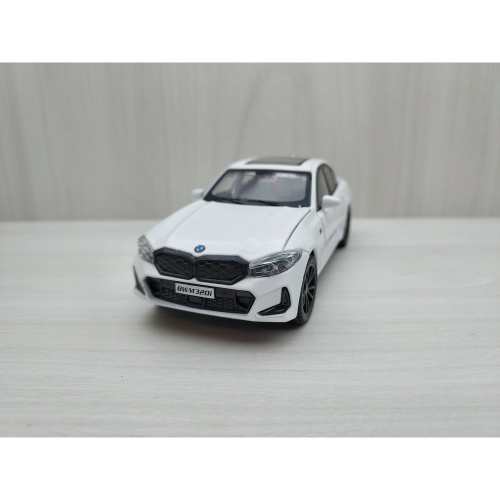 台灣現貨 全新盒裝~1:32 ~寶馬 BMW 320i 白色 前輪可轉向 合金 模型車 聲光車 玩具 兒童 禮物 收藏