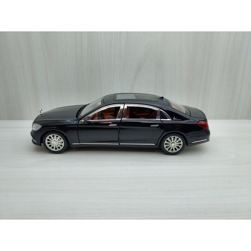 全新盒裝~1:24~賓士 BENZ E300 黑色 合金 模型車 聲光車 玩具 兒童 禮物 收藏-細節圖2