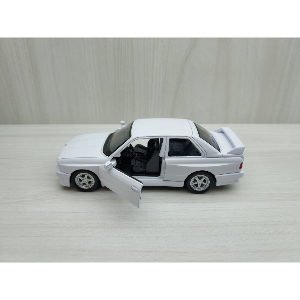 全新盒裝~1:36~寶馬 BMW 1987 M3 白色 合金 模型車 迴力車 玩具 兒童 禮物 收藏 交通-細節圖3