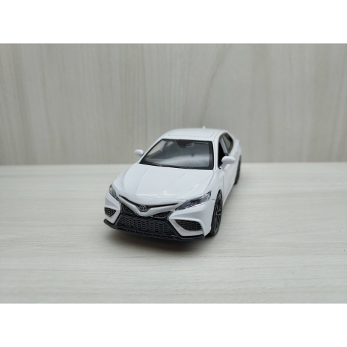全新盒裝~1:36~豐田 TOYOTA 凱美瑞 CAMRYE XSE 白色 合金 模型車 迴力車 玩具 兒童 禮物 收藏