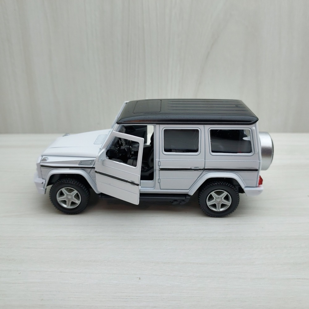 全新盒裝1:36~賓士 MERCEDES-BENZ G63 AMG 黑白色 合金汽車模型-細節圖3