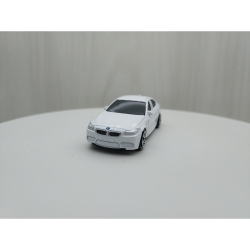 全新盒裝1:64~寶馬BMW M5 黑窗 合金滑行車 白色玩具 小汽車 兒童 禮物 收藏 交通 比例模型