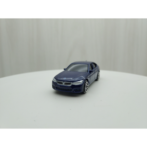 台灣現貨 全新盒裝~1:64~寶馬 BMW 550I 藍色 黑窗 合金 滑行車 模型車 玩具 小汽車 兒童 禮物 收藏