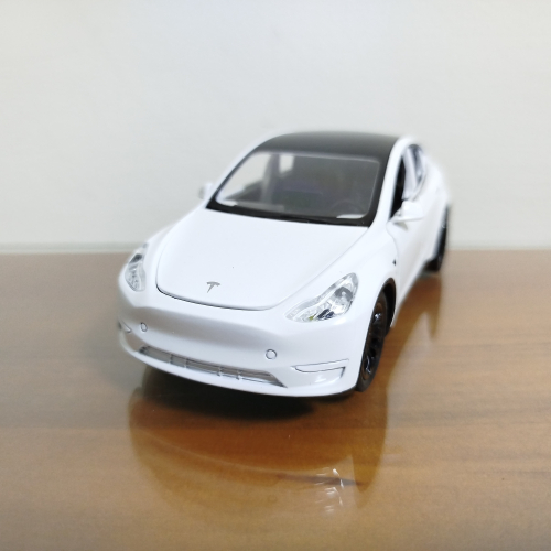 全新盒裝~1:32 ~特斯拉 TESLA MODEL Y 白色 合金 模型車 聲光車