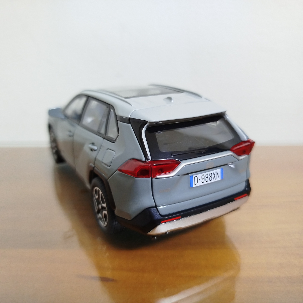 全新盒裝~1:32~豐田TOYOTA RAV4 灰頂岩綠色 合金 模型車 聲光車-細節圖4