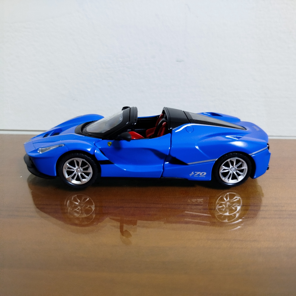全新盒裝~1:36~法拉利  Ferrari LaFarrari 拉法   藍色 合金 模型車(聲光車)-細節圖2