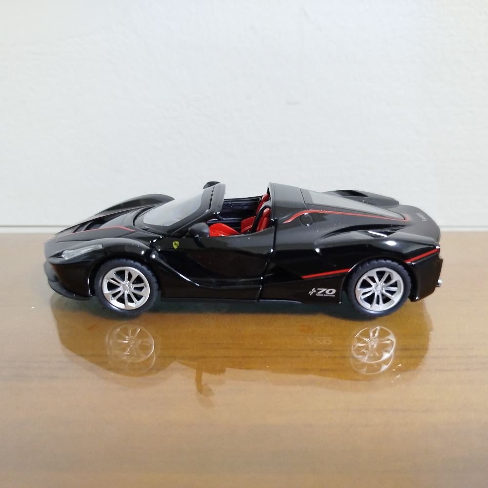 全新盒裝~1:36~法拉利  Ferrari LaFarrari 拉法   黑色 合金 模型車(聲光車)-細節圖2