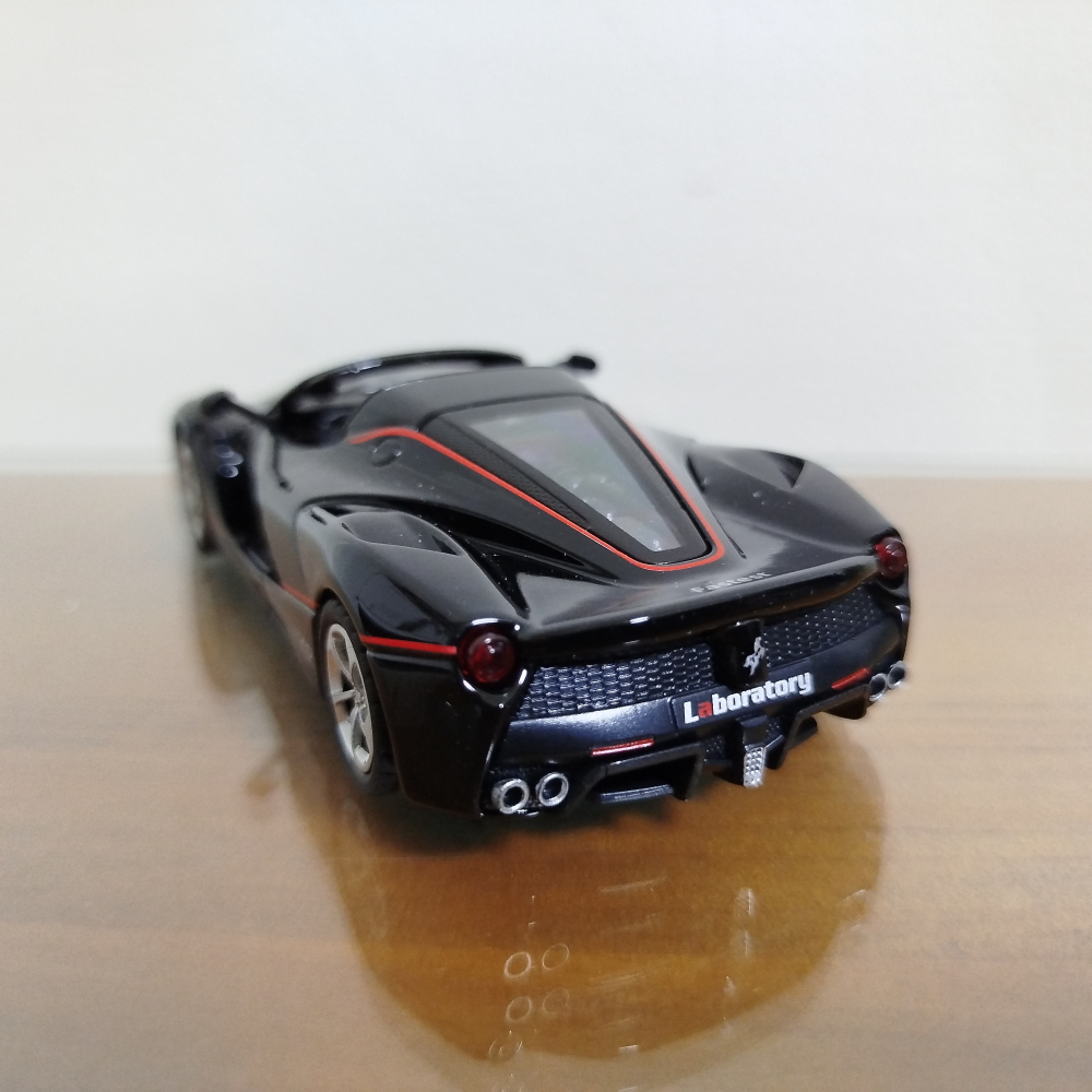 全新盒裝~1:36~法拉利  Ferrari LaFarrari 拉法   黑色 合金 模型車(聲光車)-細節圖4