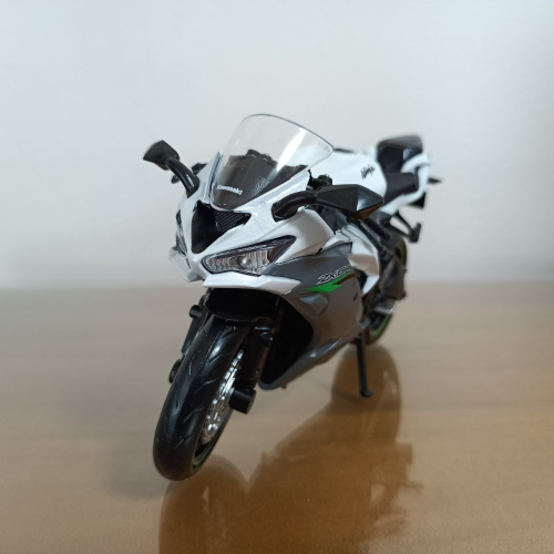 全新盒装現貨~1:12~川崎 KAWASAKI ZX-6R 白灰色 模型車 玩具 兒童 收藏 重機 摩托車 交通模型