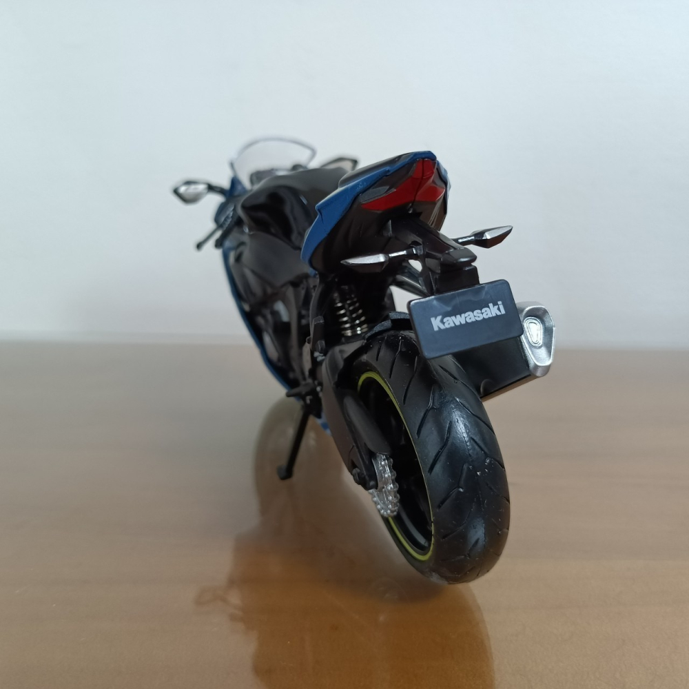 全新盒装現貨~1:12~川崎 KAWASAKI ZX-6R 灰藍色  模型車 玩具 兒童 收藏 重機 摩托車 交通模型-細節圖3