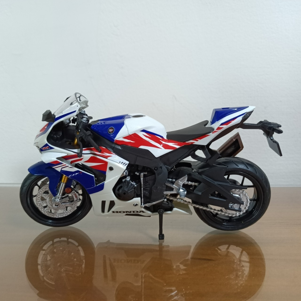 全新盒装現貨~1:12~本田 HONDA CBR 1000RR-R 白色  模型車 玩具 兒童 收藏 重機 交通模型-細節圖2