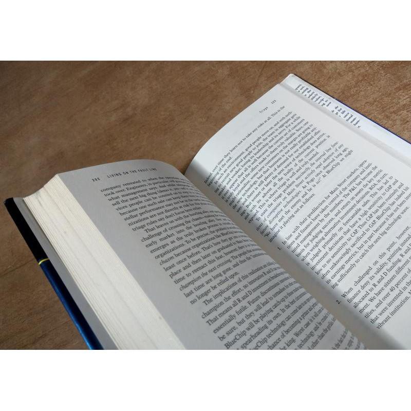 原文書：Living on the Fault Line │斷層線上Moore│Harper0887308880│七成新-細節圖5