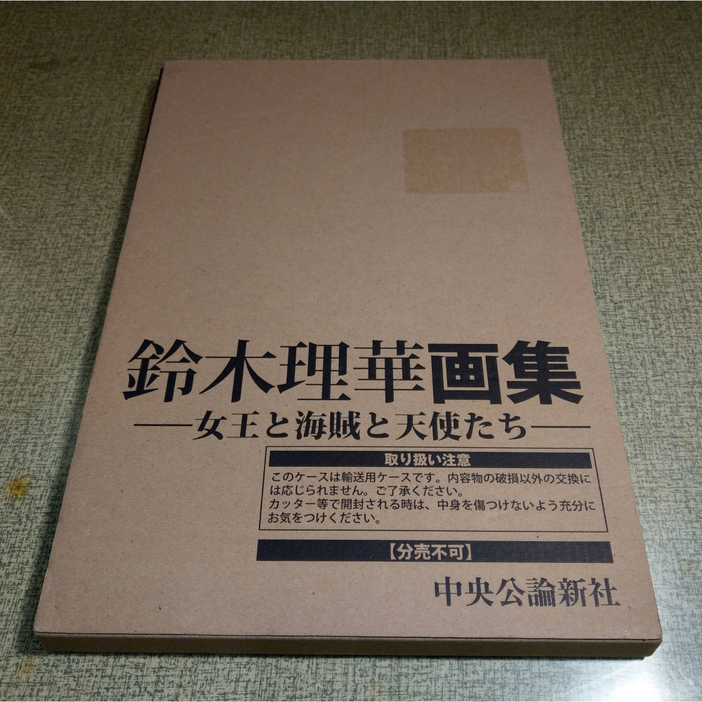 (現貨、原文書)鈴木理華畫集：女王と海賊と天使たち│鈴木理華│中央公論新社│鈴木理華画集、女王 海賊 天使、書│七成新-細節圖3