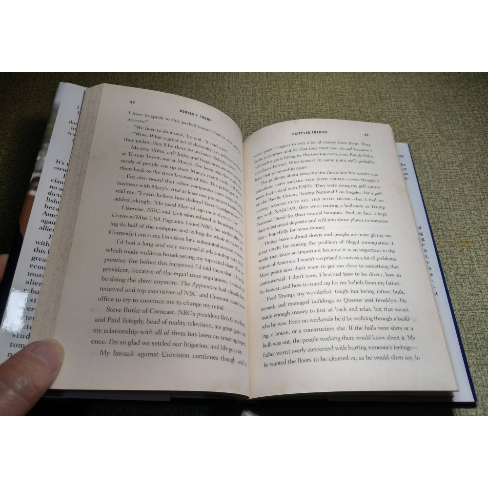 (現貨、原文書)CRIPPLED AMERICA(泛黃多書斑)│DONALD TRUMP│美國總統 川普、川普書籍│老書-細節圖9